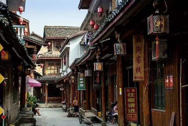 跳动的旋转球